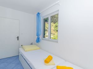 23947770-Ferienwohnung-5--300x225-5