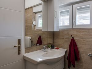 24036208-Ferienwohnung-4--300x225-5