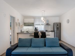 24036216-Ferienwohnung-8--300x225-3