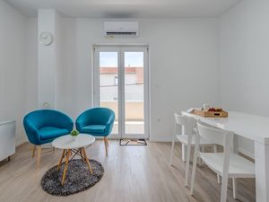 24036225-Ferienwohnung-5--300x225-2