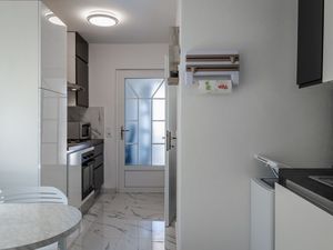 24036234-Ferienwohnung-2--300x225-2