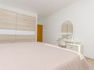 24036235-Ferienwohnung-6--300x225-5