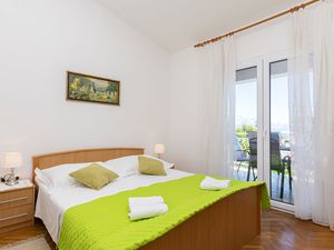 24036244-Ferienwohnung-3--300x225-5