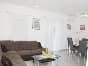 24036270-Ferienwohnung-4--300x225-3