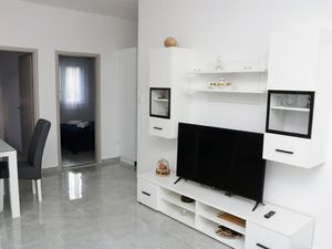 24036270-Ferienwohnung-4--300x225-5