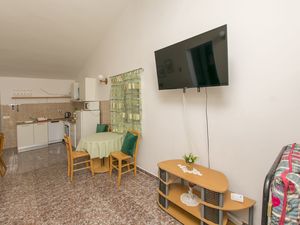 24036283-Ferienwohnung-6--300x225-4