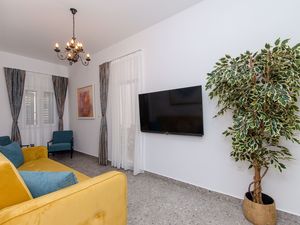 24036332-Ferienwohnung-2--300x225-2