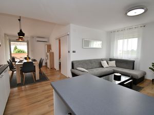 24036301-Ferienwohnung-6--300x225-2