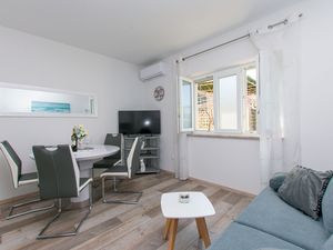 23983589-Ferienwohnung-4--300x225-1