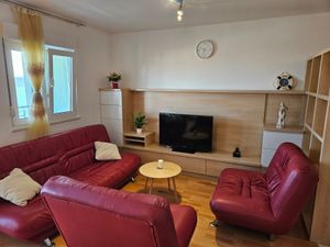 24037935-Ferienwohnung-3--300x225-5