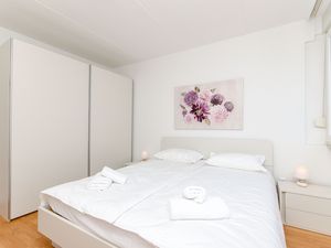 24037953-Ferienwohnung-4--300x225-3