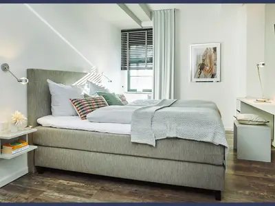 Schlafzimmer mit Doppelbett