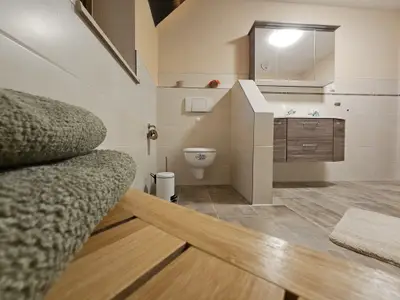 Bad mit WC und Dusche