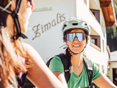 Zimalis_Bikeunterkunft_Start-vorm_Haus_Radweg_Galt