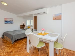 24003472-Ferienwohnung-4--300x225-2