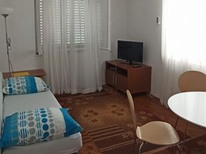 23969807-Ferienwohnung-4--300x225-1