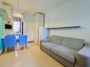 23996047-Ferienwohnung-2--300x225-2