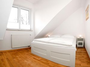 24044858-Ferienwohnung-6--300x225-5