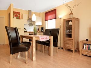 24044871-Ferienwohnung-4--300x225-1