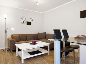 24044946-Ferienwohnung-4--300x225-1