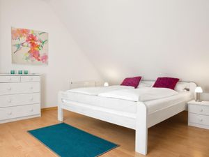 24044958-Ferienwohnung-5--300x225-4