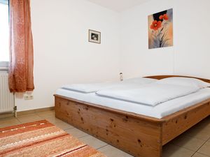 24044989-Ferienwohnung-4--300x225-4