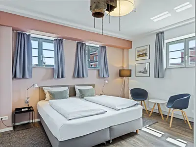 Schlafzimmer mit Doppelbett