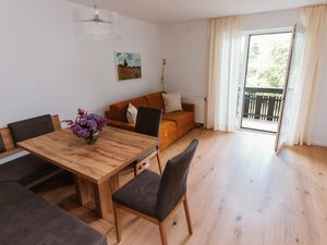 24044653-Ferienwohnung-4--300x225-1