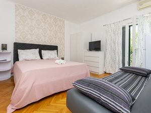 23947428-Ferienwohnung-2--300x225-5