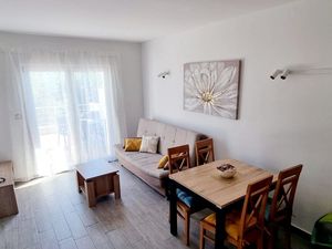 24044782-Ferienwohnung-4--300x225-2