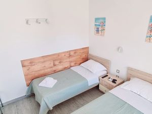 24044782-Ferienwohnung-4--300x225-5