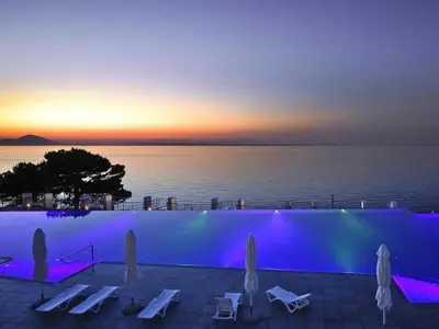PoolOfHouse