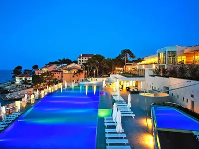 PoolOfHouse