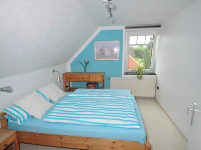 Schlafzimmer mit Doppelbett