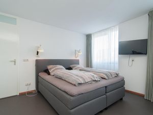 24045765-Ferienwohnung-2--300x225-3