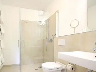 Badezimmer mit Dusche