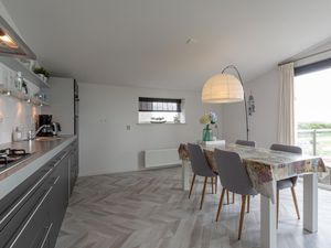 24045704-Ferienwohnung-4--300x225-5