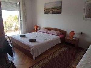 24037955-Ferienwohnung-6--300x225-1