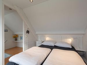 24045728-Ferienwohnung-5--300x225-2