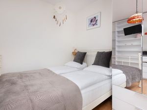 24050092-Ferienwohnung-4--300x225-1