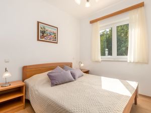 23840624-Ferienwohnung-6--300x225-1