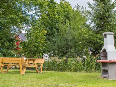 gemeinschaftlicher Grillbereich im Garten