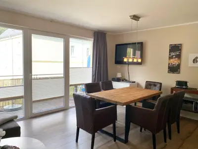 Wohnzimmer mit Essbereich