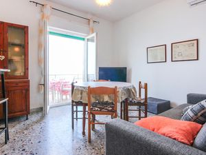 24043777-Ferienwohnung-4--300x225-2