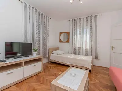 Ferienwohnung für 6 Personen (72 m²) in Krapanj 6/10
