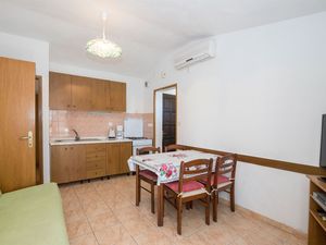 23940713-Ferienwohnung-5--300x225-1