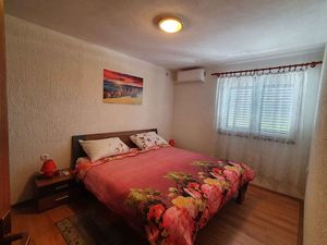 23890196-Ferienwohnung-6--300x225-3