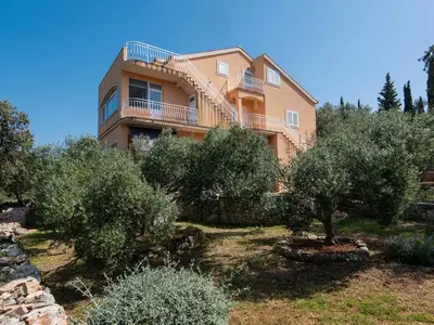 Ferienwohnung für 6 Personen (100 m²) in Lovište 1/10