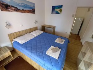 24058142-Ferienwohnung-2--300x225-5