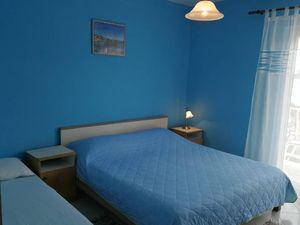 24058669-Ferienwohnung-5--300x225-1